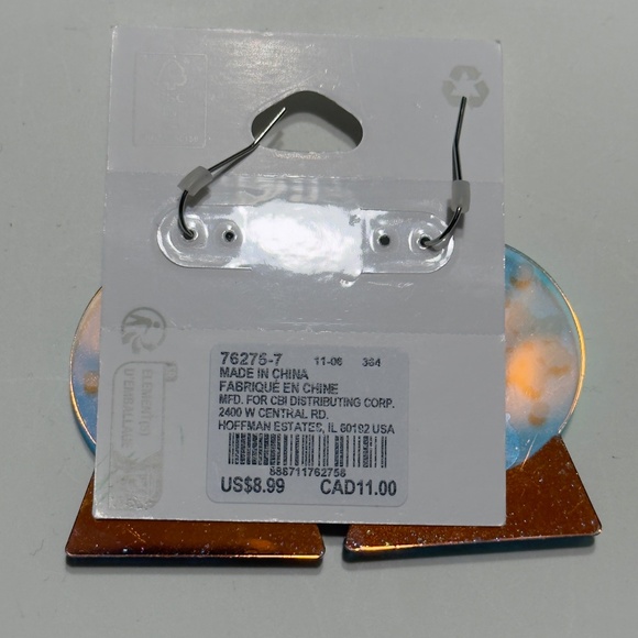 Hanging snow globe Christmas earrings - Picture 3 of 3